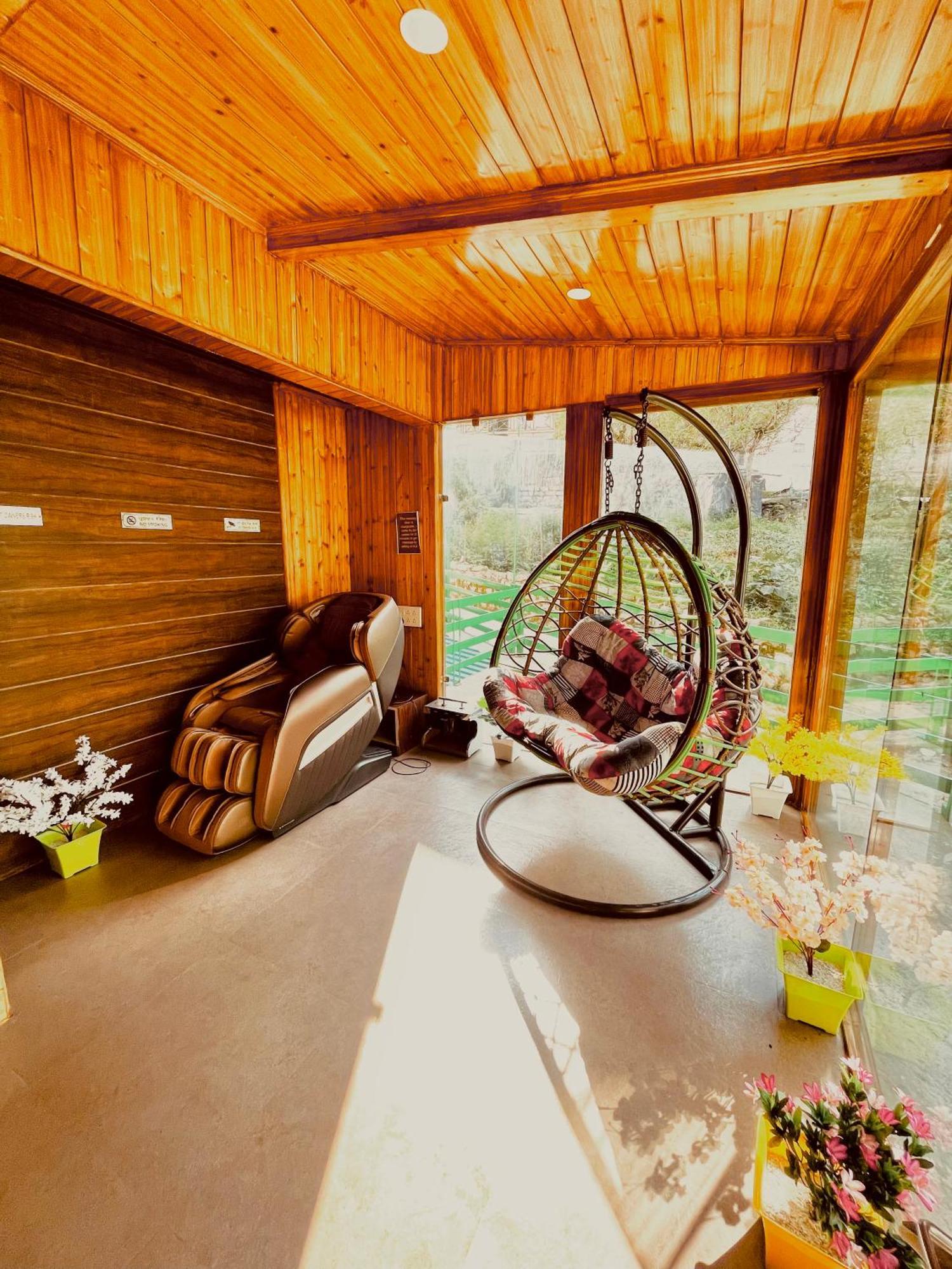 Vista Resort, Manali - ! Near Mall Road !! Hot & Cold Ac Rooms !! Best Selling !! Big Parking !! Luxury Collection !! Open Terrace !! Lift !! Playing Zone !! Property Of The Year ! 外观 照片