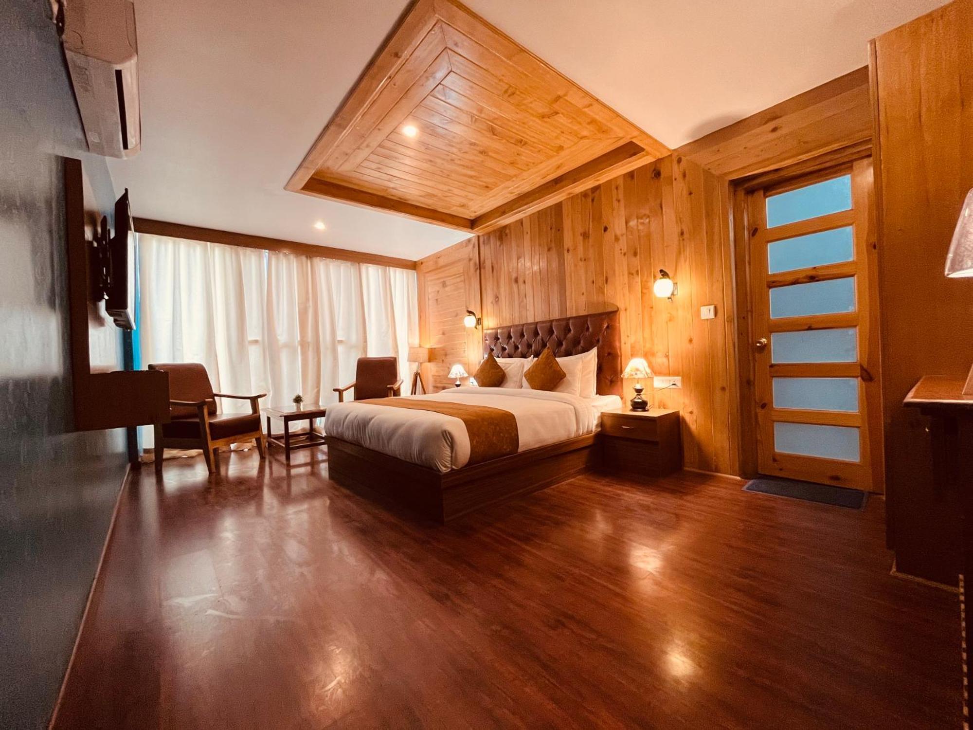 Vista Resort, Manali - ! Near Mall Road !! Hot & Cold Ac Rooms !! Best Selling !! Big Parking !! Luxury Collection !! Open Terrace !! Lift !! Playing Zone !! Property Of The Year ! 外观 照片