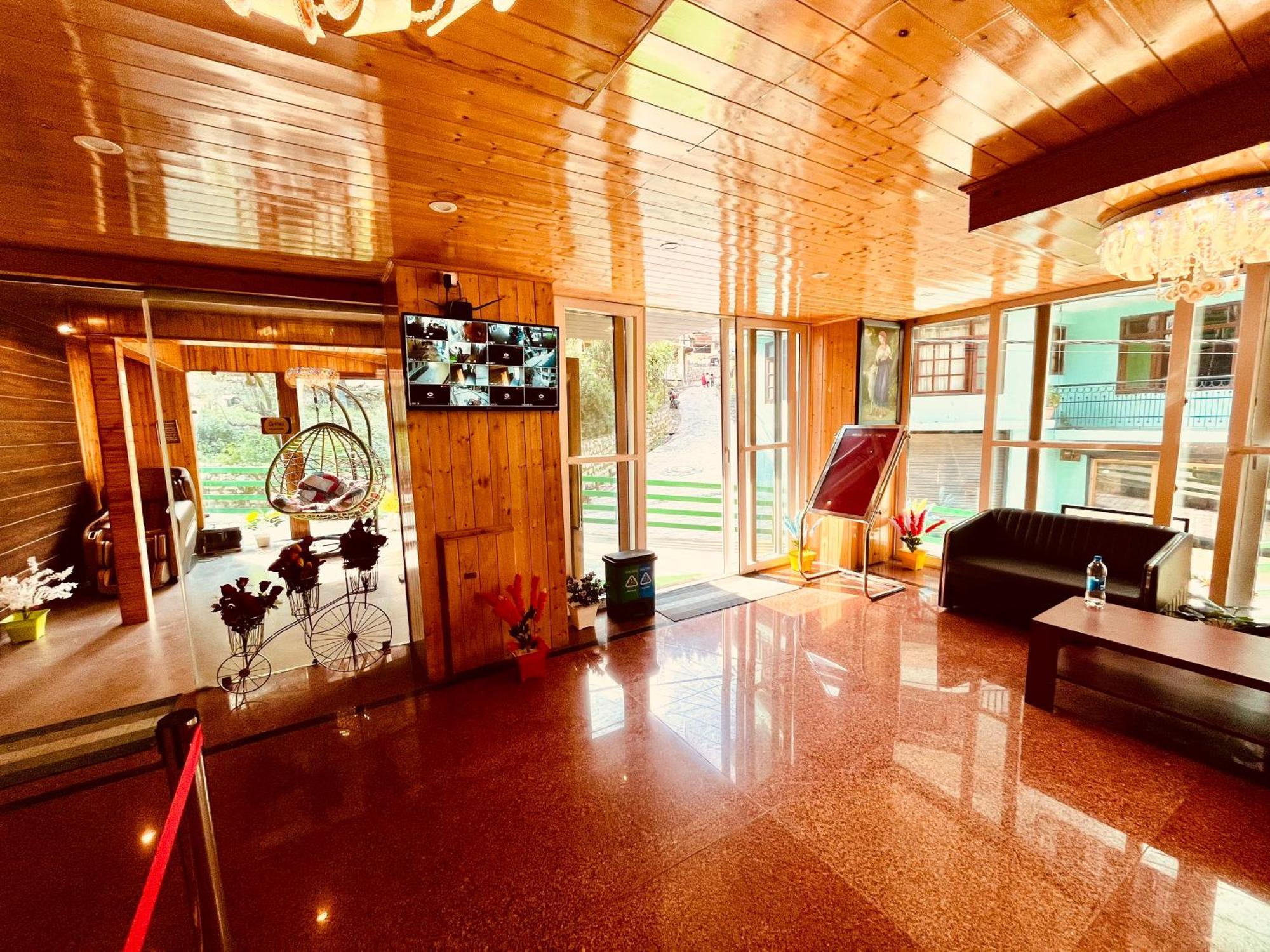 Vista Resort, Manali - ! Near Mall Road !! Hot & Cold Ac Rooms !! Best Selling !! Big Parking !! Luxury Collection !! Open Terrace !! Lift !! Playing Zone !! Property Of The Year ! 外观 照片