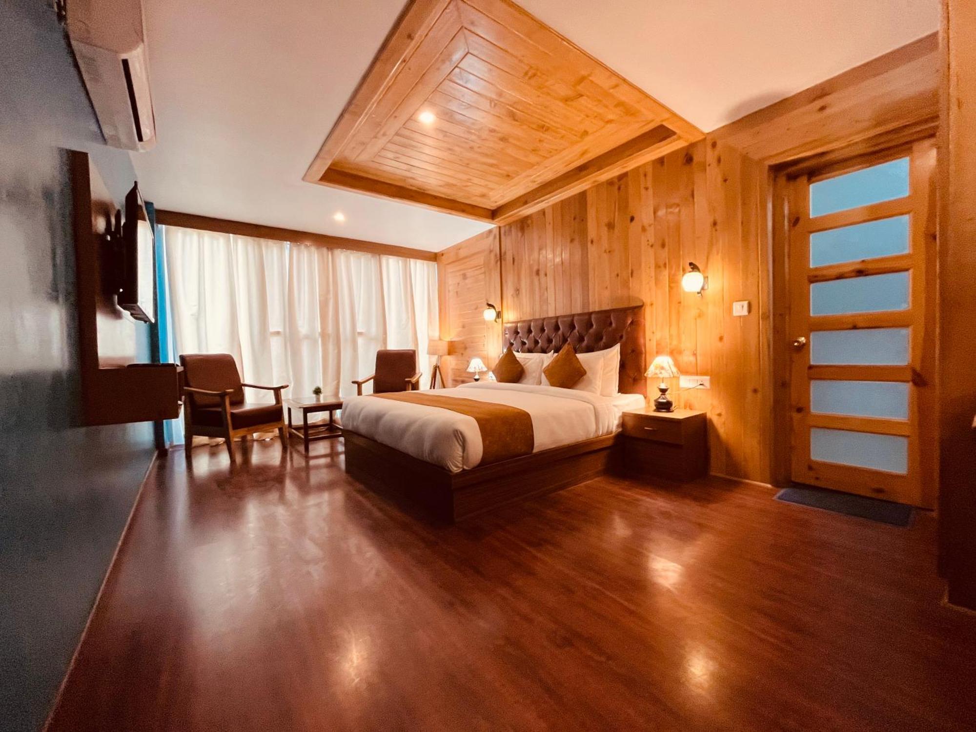 Vista Resort, Manali - ! Near Mall Road !! Hot & Cold Ac Rooms !! Best Selling !! Big Parking !! Luxury Collection !! Open Terrace !! Lift !! Playing Zone !! Property Of The Year ! 外观 照片