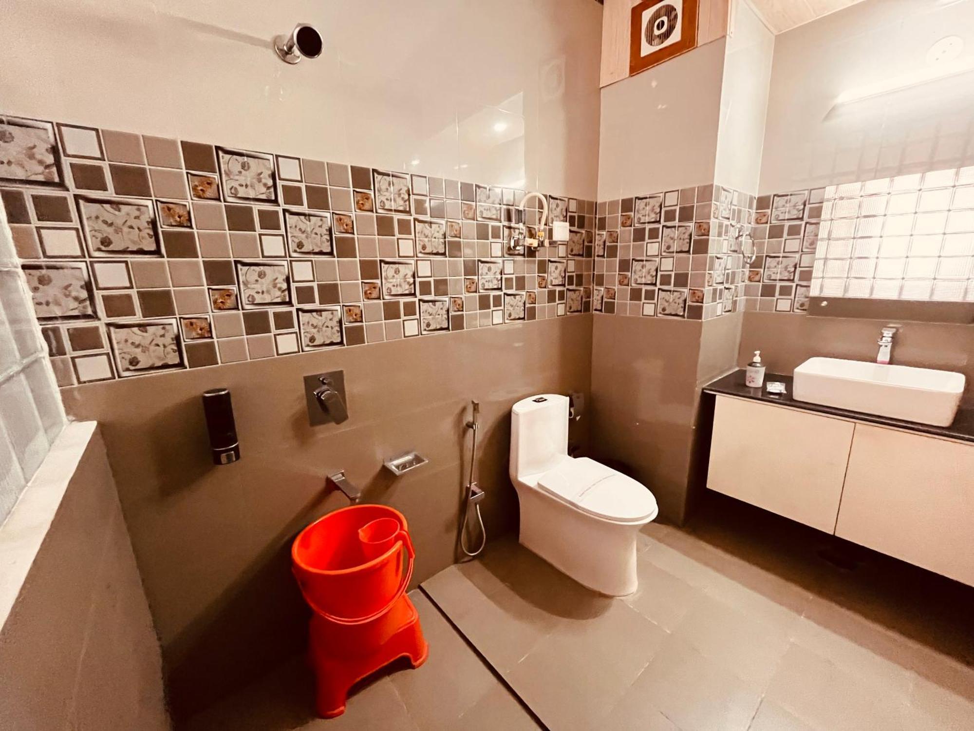 Vista Resort, Manali - ! Near Mall Road !! Hot & Cold Ac Rooms !! Best Selling !! Big Parking !! Luxury Collection !! Open Terrace !! Lift !! Playing Zone !! Property Of The Year ! 外观 照片