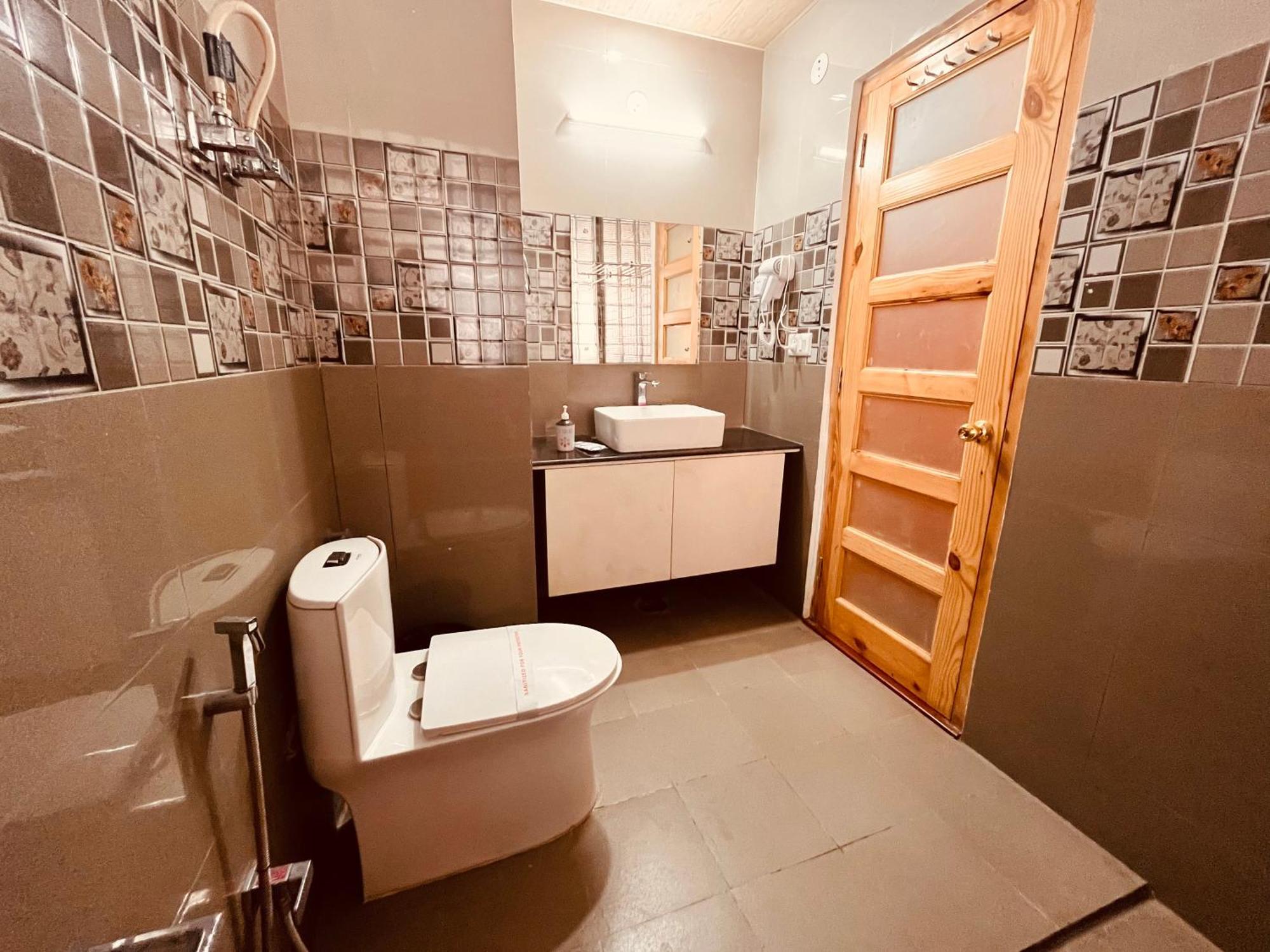Vista Resort, Manali - ! Near Mall Road !! Hot & Cold Ac Rooms !! Best Selling !! Big Parking !! Luxury Collection !! Open Terrace !! Lift !! Playing Zone !! Property Of The Year ! 外观 照片