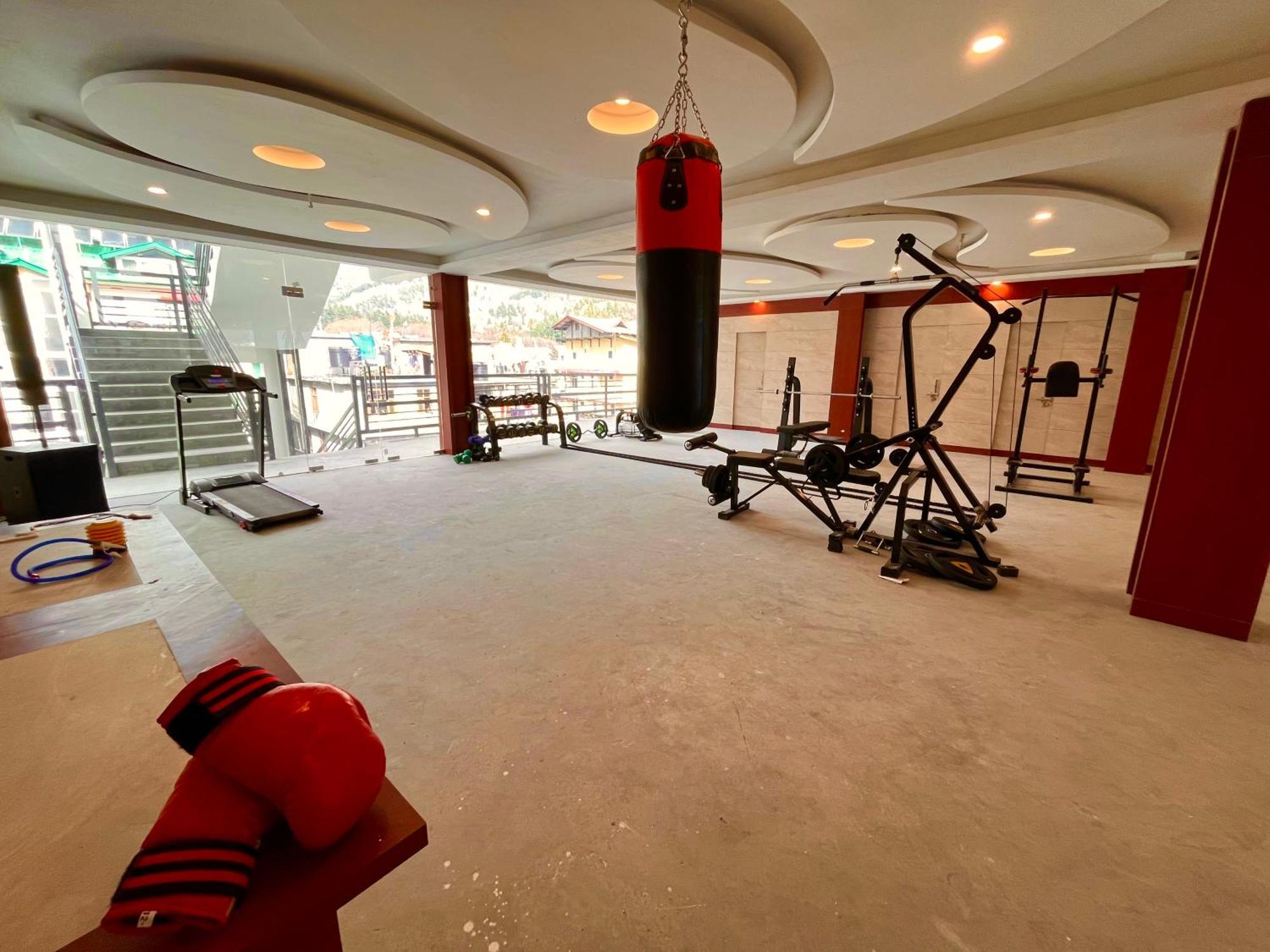 Vista Resort, Manali - ! Near Mall Road !! Hot & Cold Ac Rooms !! Best Selling !! Big Parking !! Luxury Collection !! Open Terrace !! Lift !! Playing Zone !! Property Of The Year ! 外观 照片