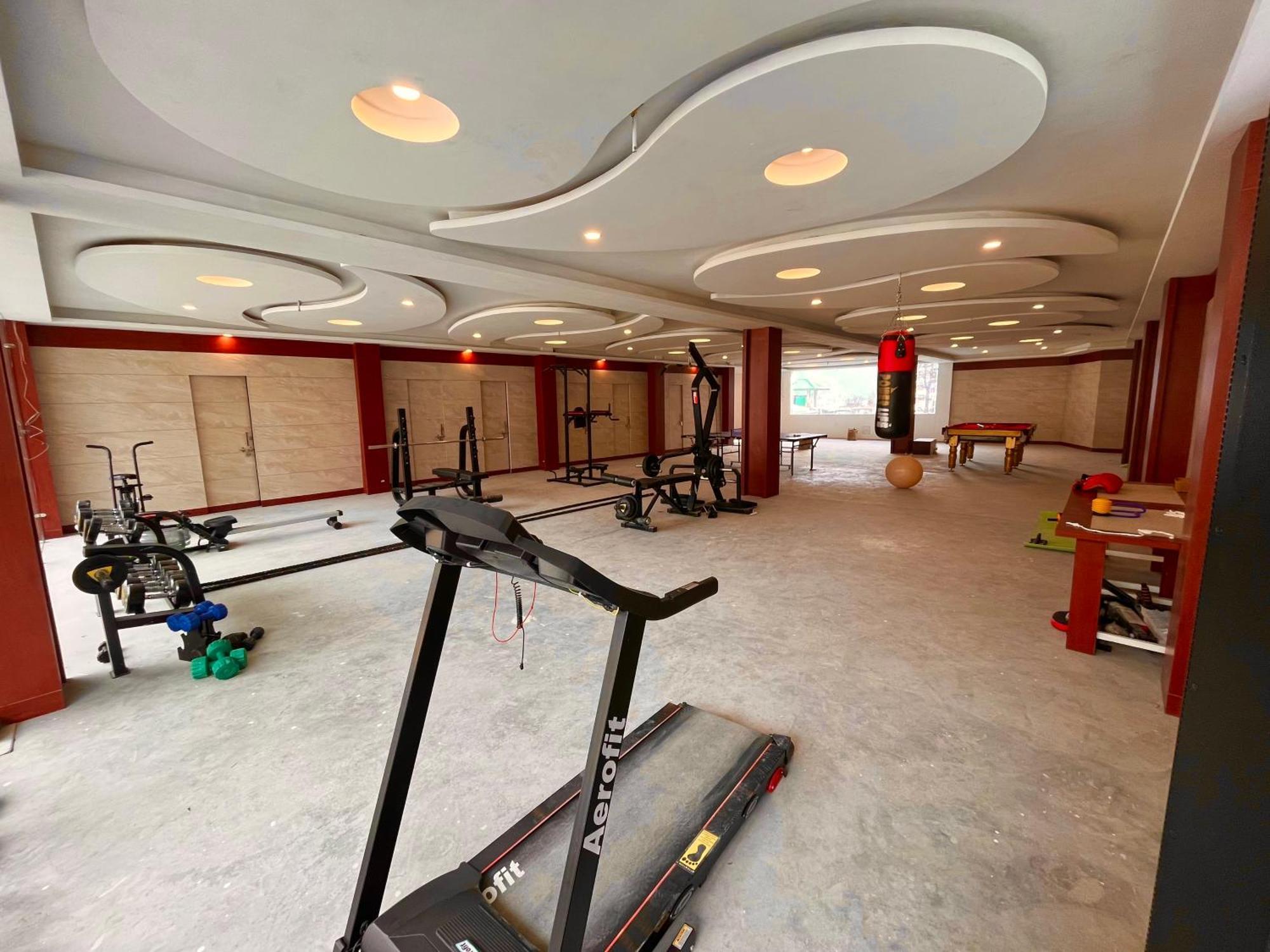Vista Resort, Manali - ! Near Mall Road !! Hot & Cold Ac Rooms !! Best Selling !! Big Parking !! Luxury Collection !! Open Terrace !! Lift !! Playing Zone !! Property Of The Year ! 外观 照片