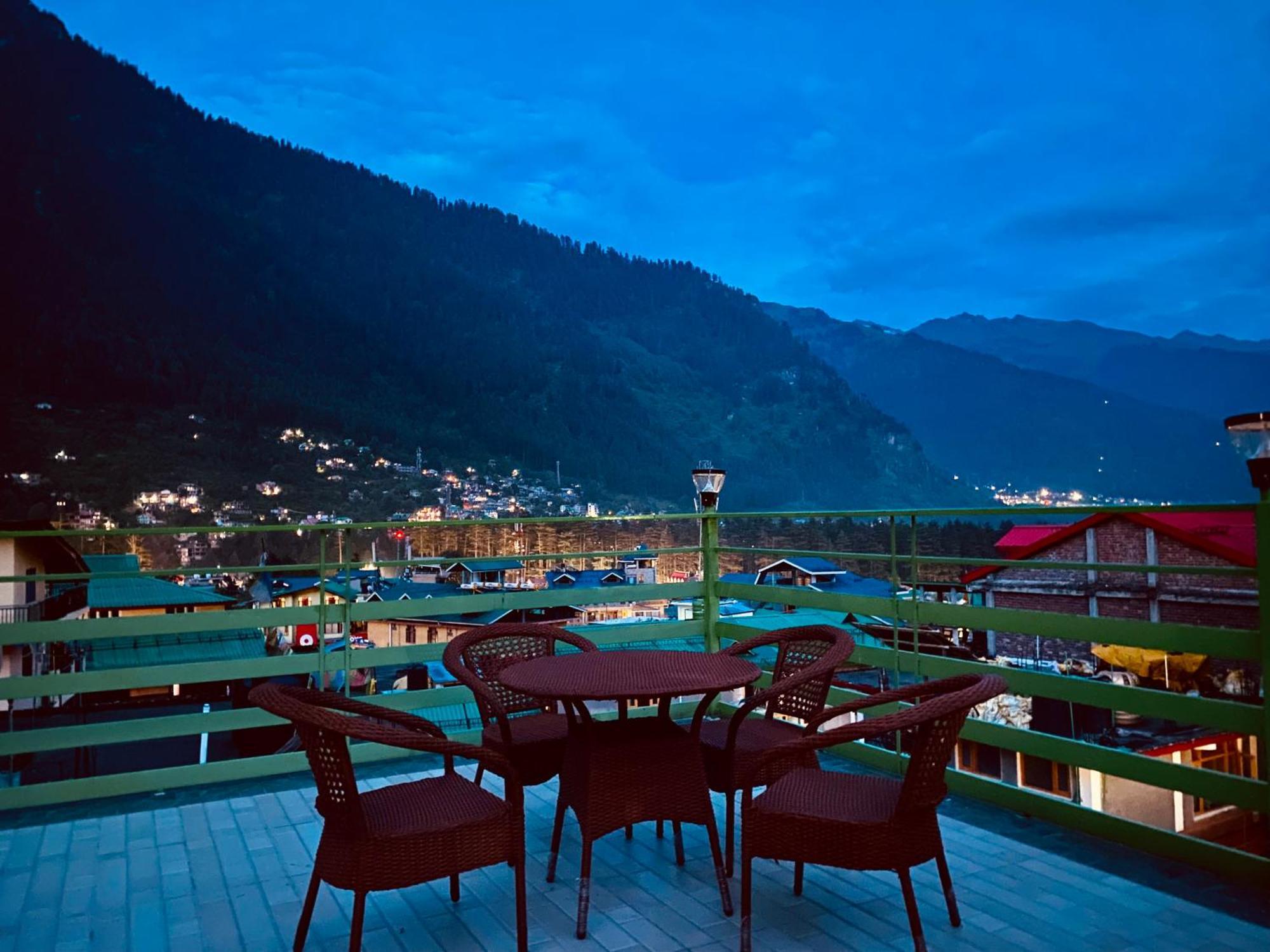 Vista Resort, Manali - ! Near Mall Road !! Hot & Cold Ac Rooms !! Best Selling !! Big Parking !! Luxury Collection !! Open Terrace !! Lift !! Playing Zone !! Property Of The Year ! 外观 照片